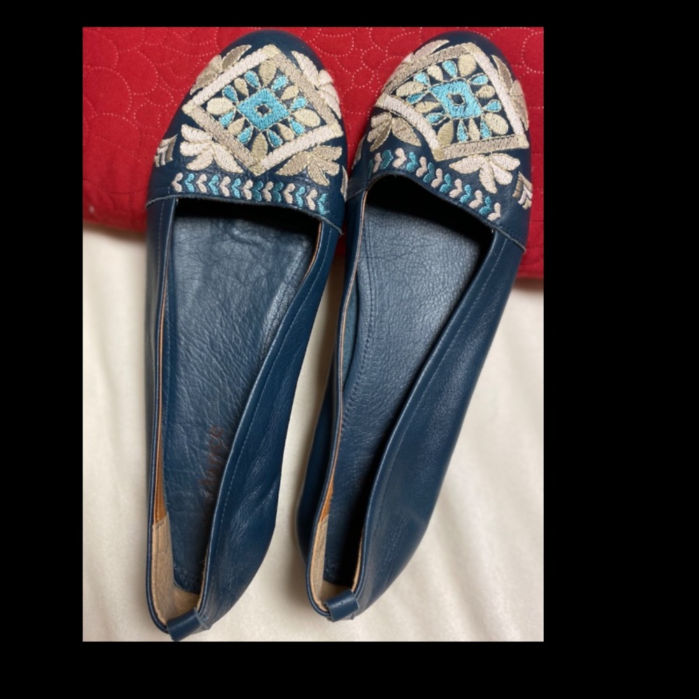 Sundance brand embroidered navy blue flats